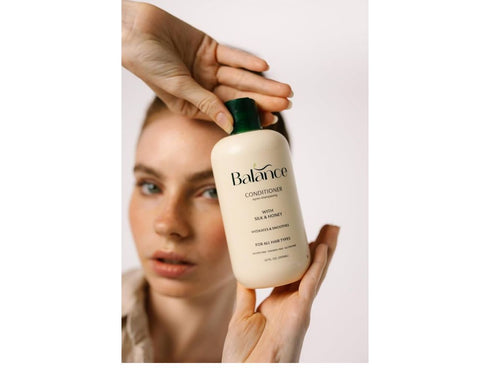 بالانس بلسم يغذي و يرطب الشعر بالعسل وبروتينات الحرير لجميع انواع الشعر 355 مل - Balance