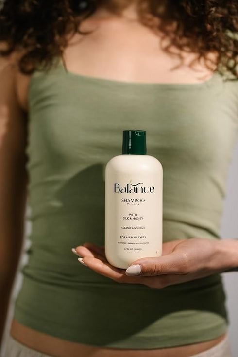 بالانس شامبو ينظف و يغذي بالعسل وبروتينات الحرير لجميع انواع الشعر 355 مل - Balance