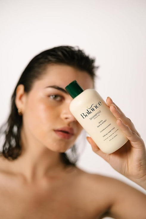 بالانس شامبو ينظف و يغذي بالعسل وبروتينات الحرير لجميع انواع الشعر 355 مل - Balance